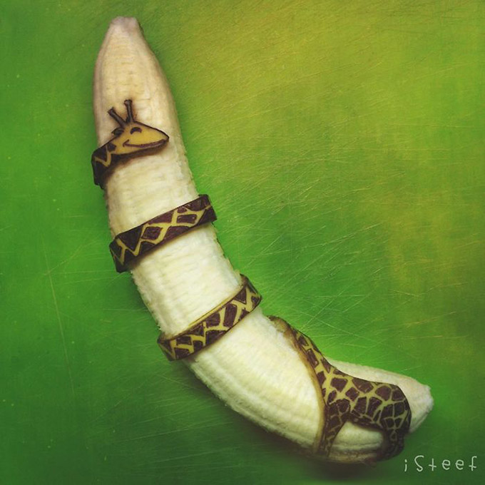 Artist-Stephan-Brusche-Transforms-Bananas-Into-Creative